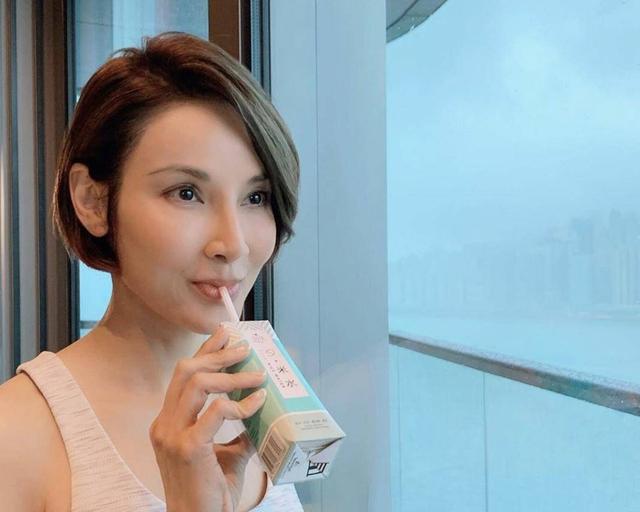 前tvb花旦嫁富商后退隐娱乐圈,曾为古天乐复出_郑雪儿