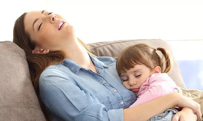 熬夜带娃老10岁女人之间的差距就是这么拉开的