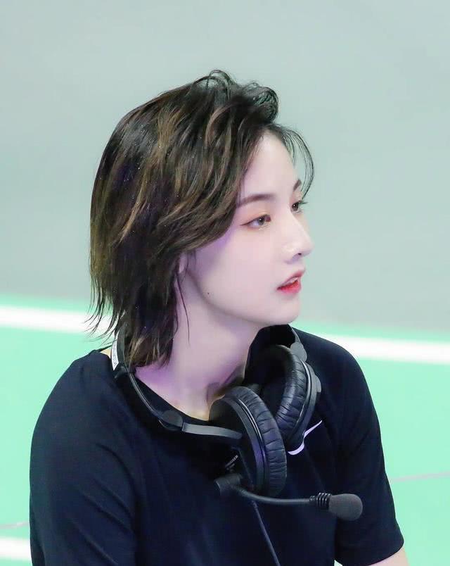 女团长发定律早过时!赵粤刘梦男团style演绎女生新风格,帅气满分