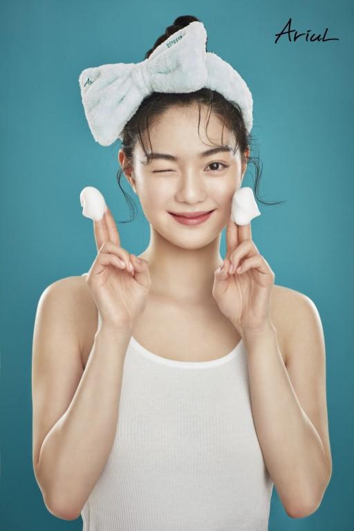 韩国女艺人金明智续约代言品牌拍最新宣传照