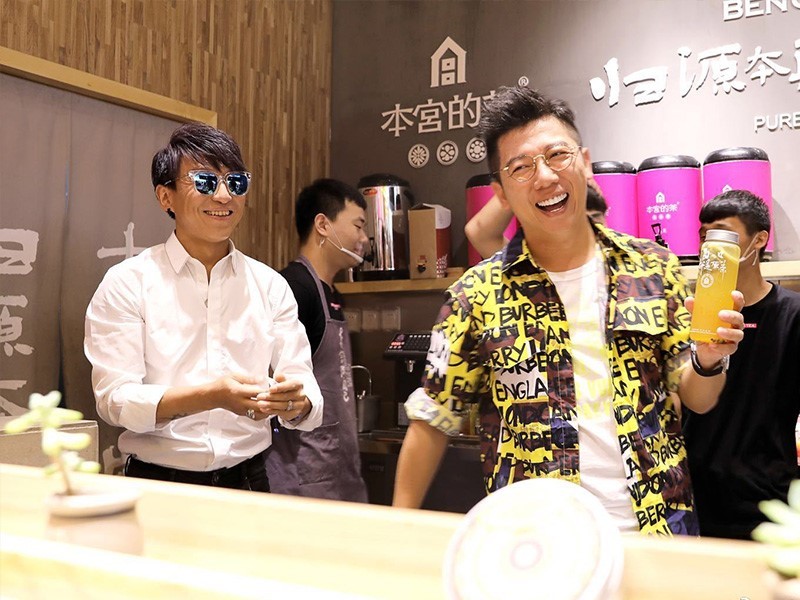 揭晓此品牌有一个明星联合创始人胡海泉.