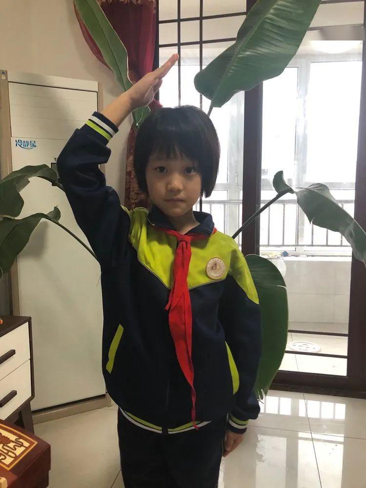 第109个护士节到了,我们不能忘了在疫情期间那些为我们拼过命,剪过发