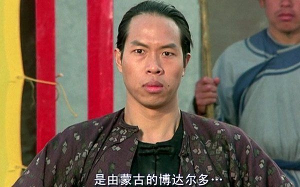 他八十年代就加入邵氏电影公司,之后又跟随刘家班学习武术电影动作,从