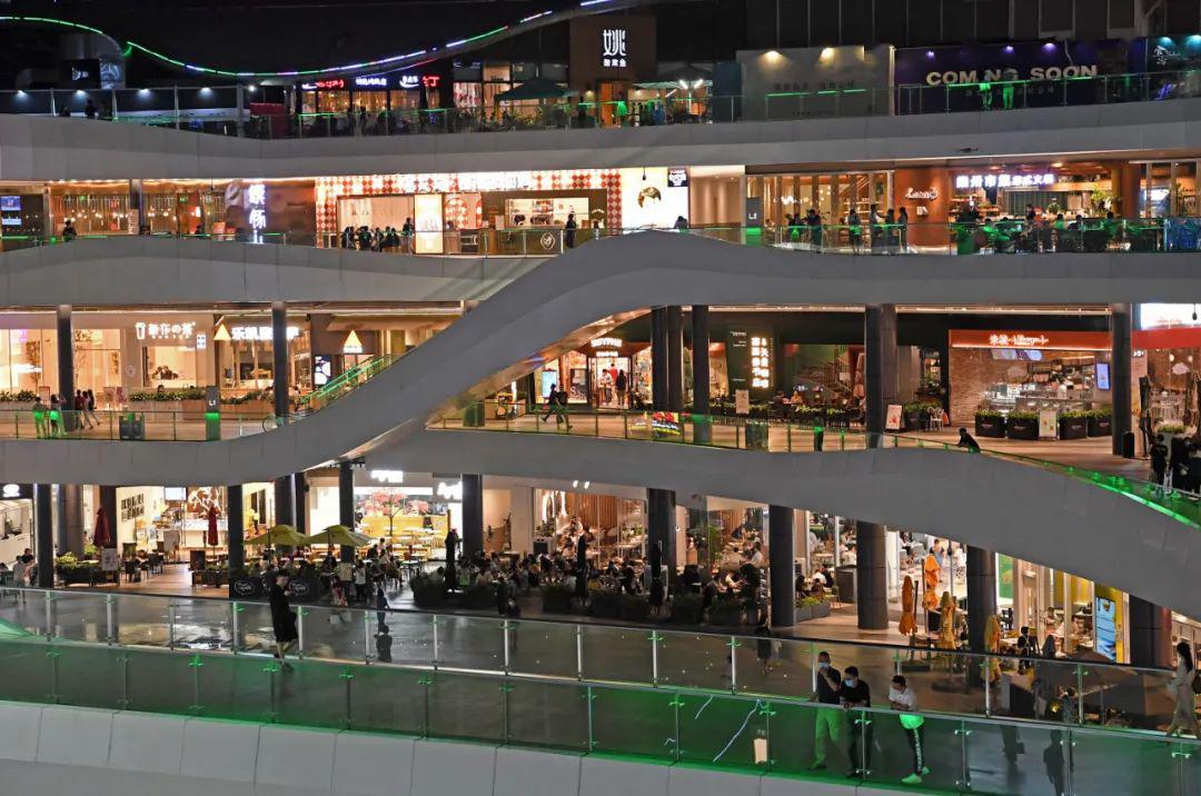 喧嚣热闹的餐厅酒吧 创意满满的夜购夜游 音乐艺术的线上聆听 …… 在