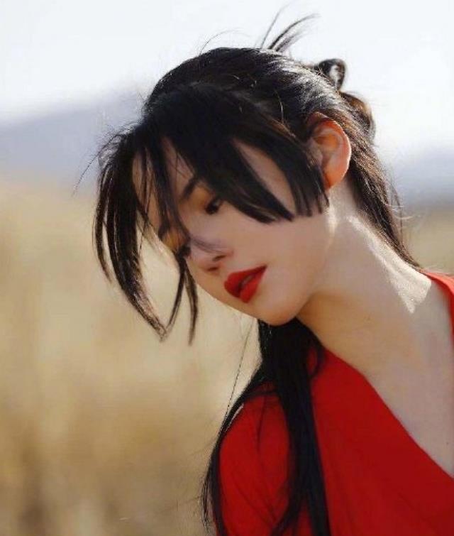 她热度而已)蹭完了,咱们看看小昭的人选,有网友扒出是"晶女郎"云芊芊