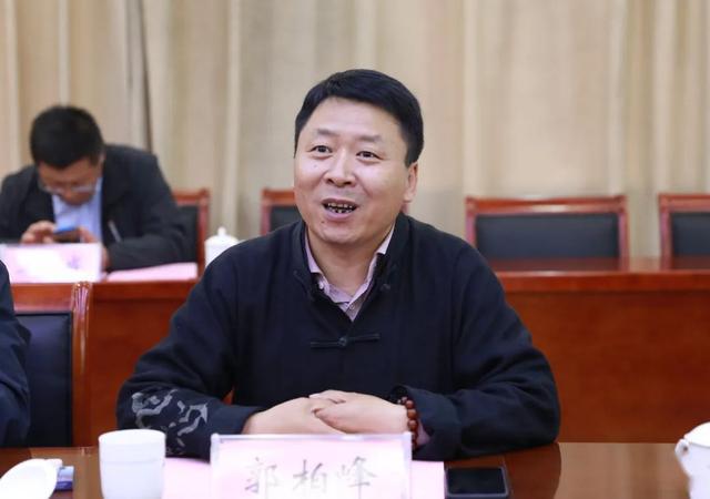 郭柏峰说,来到庆云后充分感受了当地经济发展与风土人情,希望通过赛石