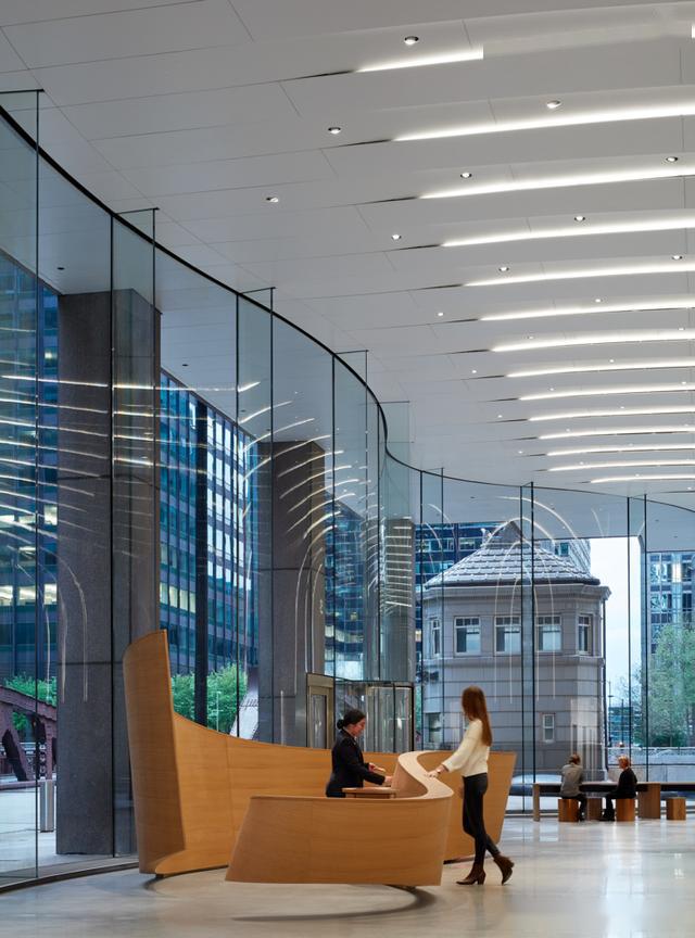 大堂改造太惊艳弧形玻璃幕墙从墙到顶的天花