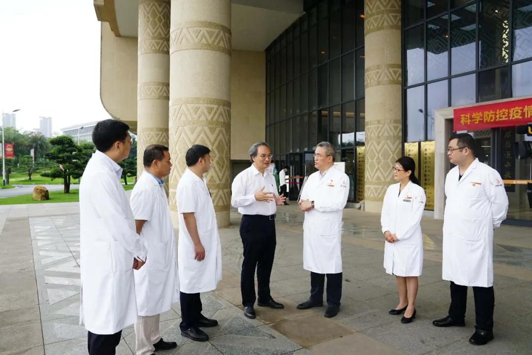 广西中医药大学副校长,广西国际壮医医院院长覃裕旺