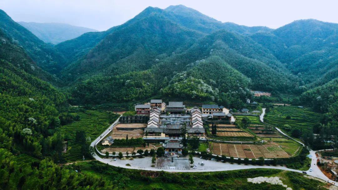 仰山栖隐禅寺▲明月山滑翔体验场▲温古路▲古井泉街莫以宜春远浇山