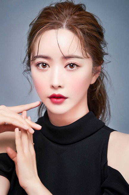 韩流明星洪秀儿代言韩国化妆品广告大片清纯优雅