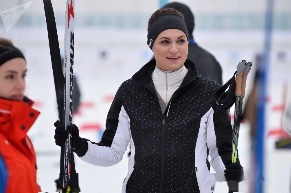 哈萨克斯坦总理新闻处前负责人扎丽娜61努尔拉诺娃美