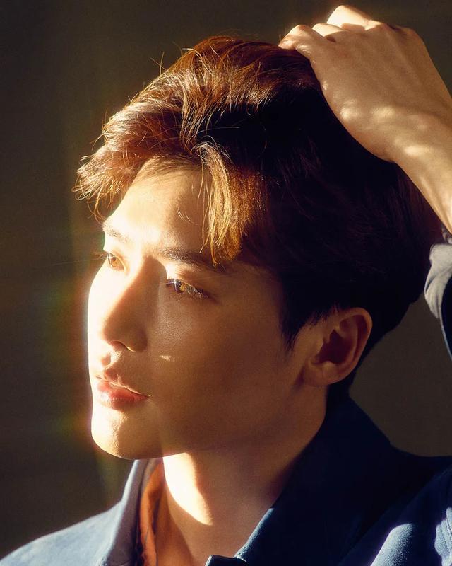 一起来看看帅气欧巴李钟硕是如何穿搭的吧