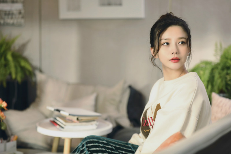 据悉,《韫色过浓》之后,由吴恙主演的另一部古装剧集《女世子》也将在