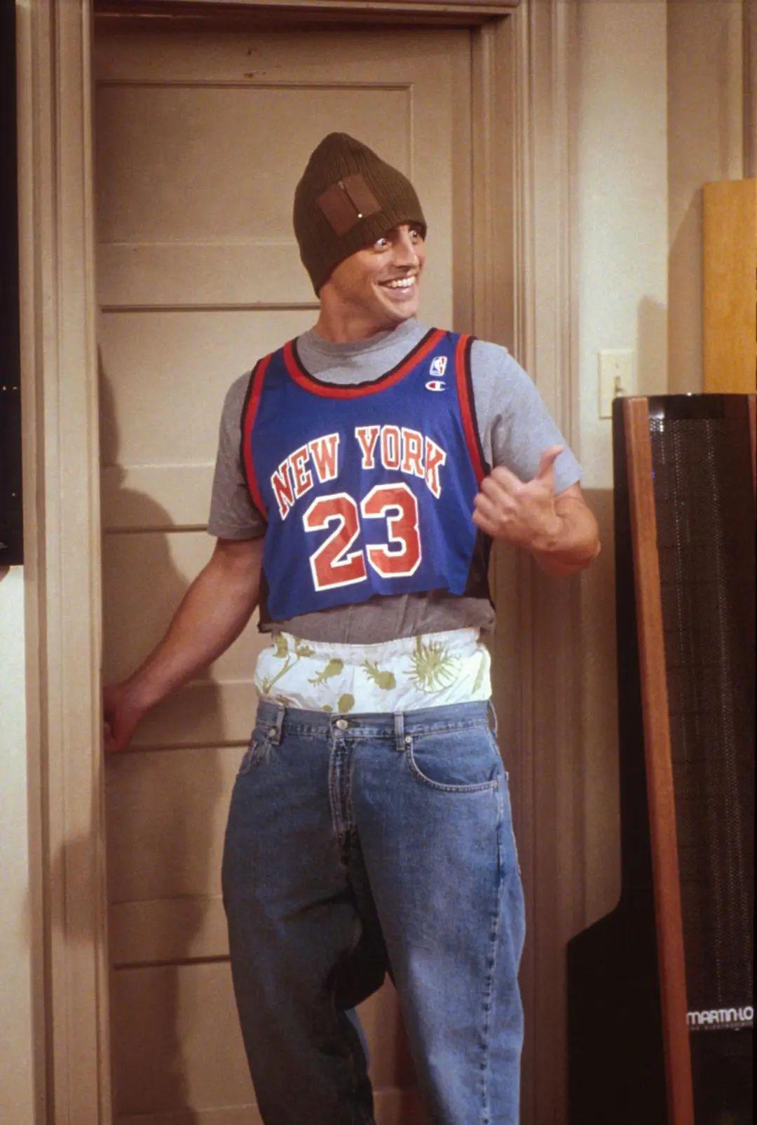 图片:《friends》此番内容中彩蛋形式的存在,非 joey 的 saggin pants