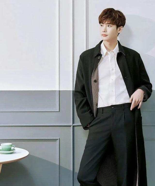 一起来看看帅气欧巴李钟硕是如何穿搭的吧