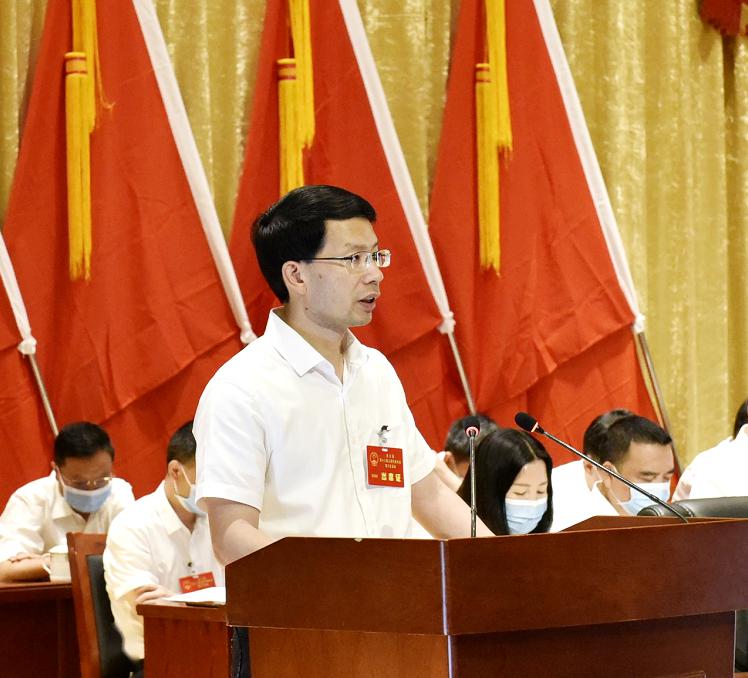 崇义县第十八届人民代表大会第六次会议隆重开幕