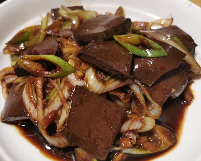 原创鸭血怎么做好吃送您大葱冒鸭血做法简单美味营养超级下饭