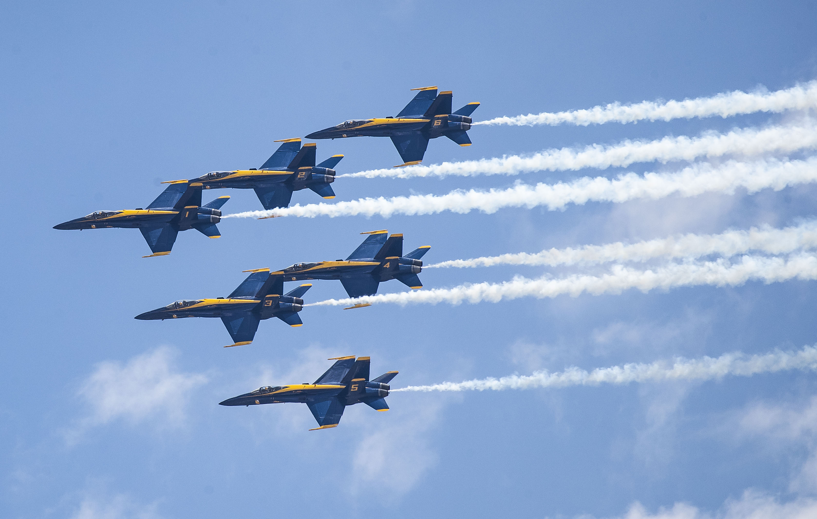 美国飞行表演队致敬医护人员_芝加哥