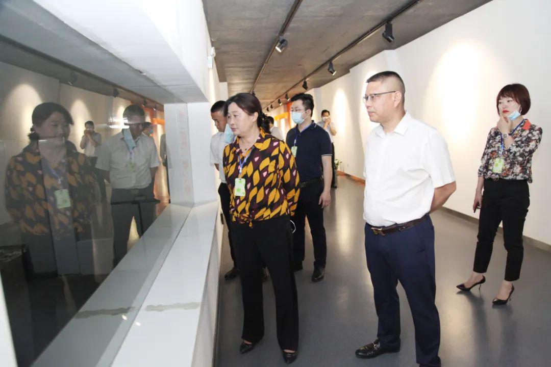 重庆市江津区委常委,德感工业园党委书记李祖明一行莅临煌上煌参观