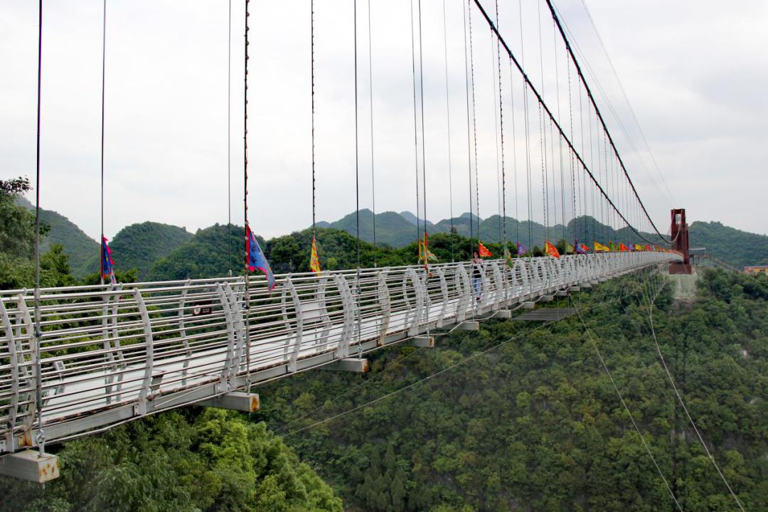 长顺玻璃栈道图片