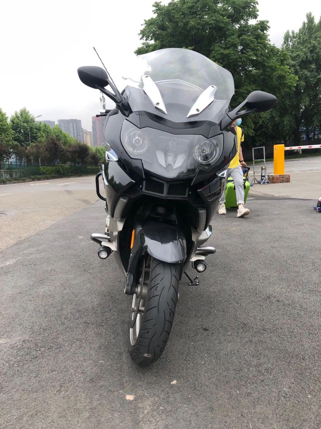 2021款宝马k1600gtl图片