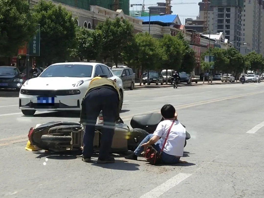 电动车车祸图片图片