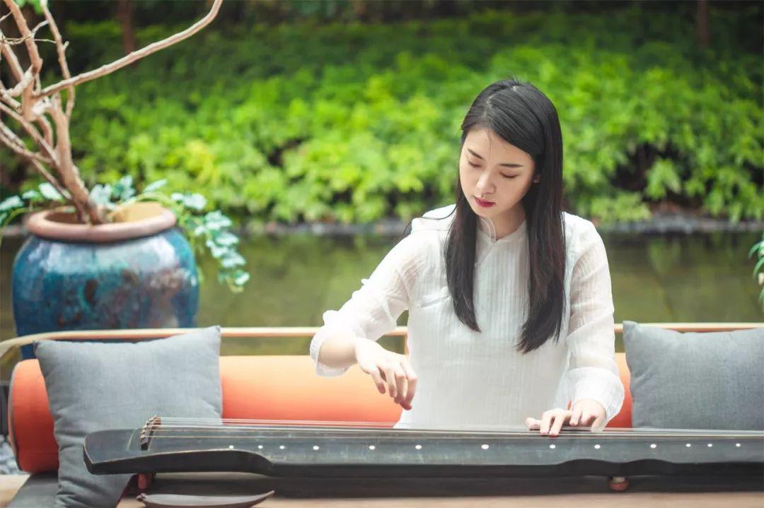 100首古琴曲告诉你弹古琴的女人到底有多迷人