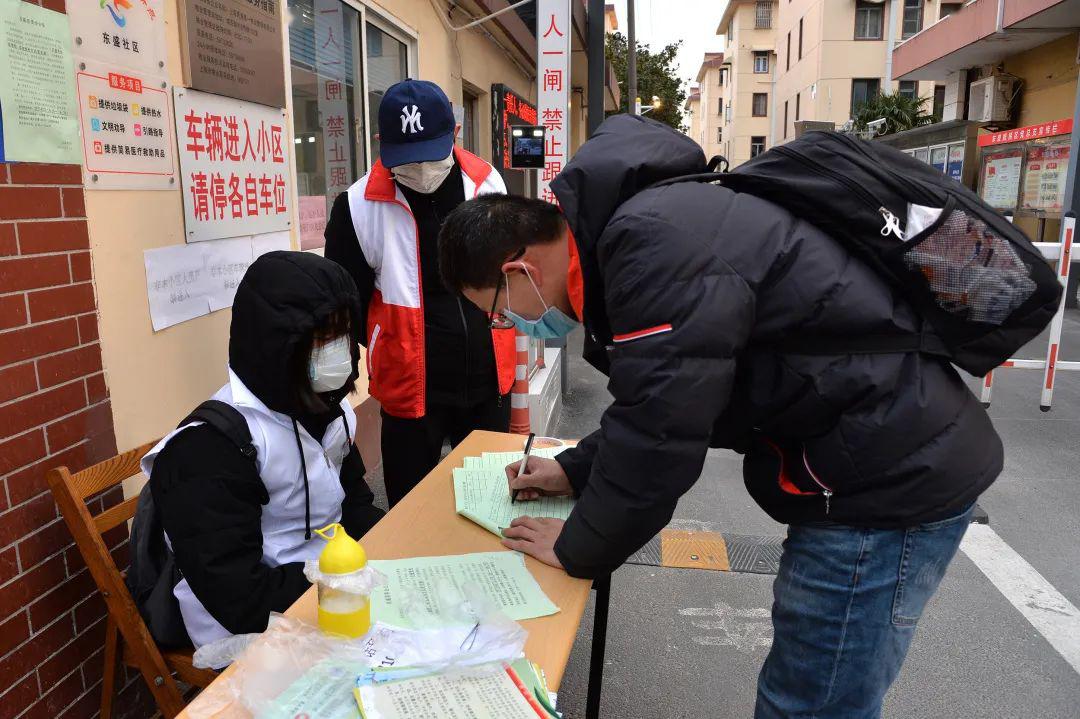 抗擊疫情助力發展青浦區慶祝五一國際勞動節暨最美的你職工攝影作品展