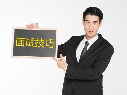 我们需要带上面试准考证,身份证等材料前往工作人员审查位置进行审查