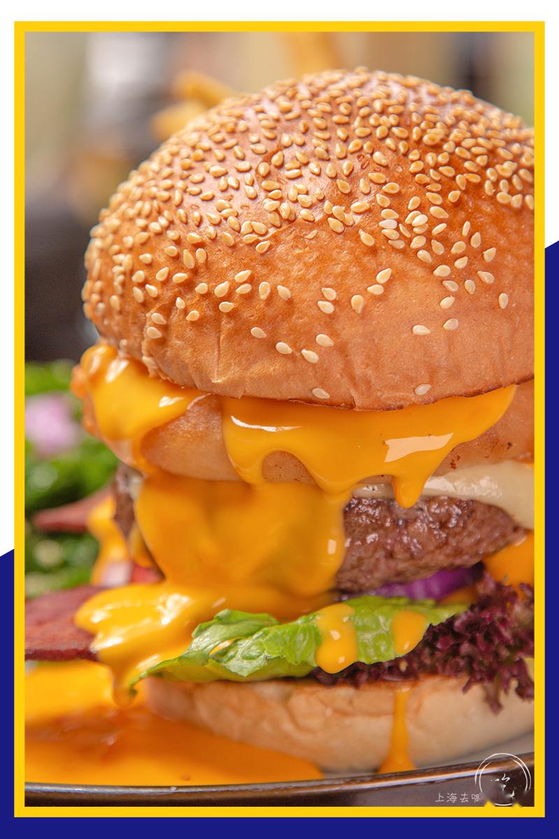 会爆浆的9层「芝士桶堡」!_汉堡