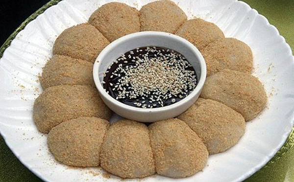 起来软软的,糯糯的,非常的甜,而且很香,会让吃三大炮的人久久难以忘怀