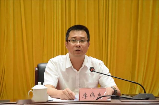 李伟忠主持会议李伟忠要求各级各部门要充分认识到创文网格化管理工作