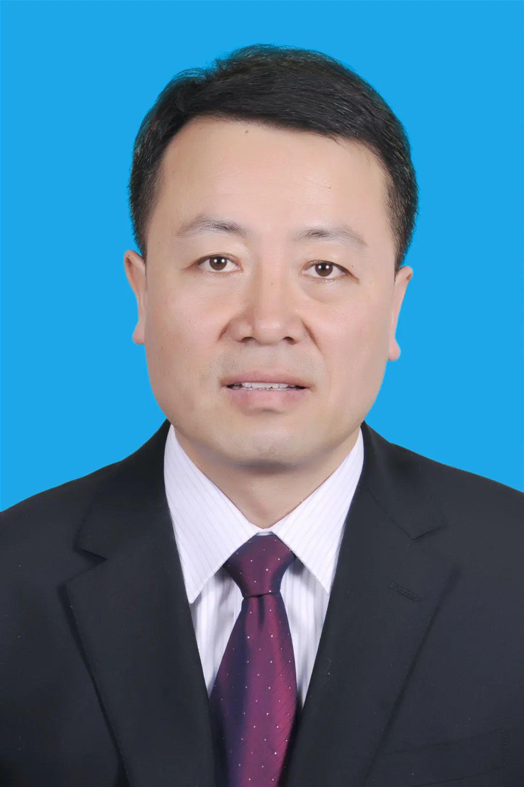 平萍,女,1968年10月出生,宁夏党校研究生学历.