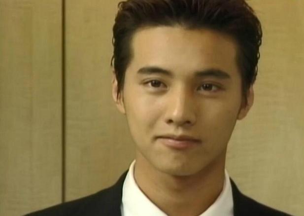 42岁元彬太绝了素颜生图嫩成24岁小鲜肉太清新腰比女明星都还细