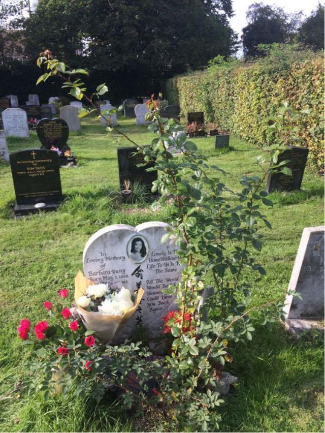 原创翁美玲逝世35周年罕见美照曝光生前为情所困去世后跟母亲合葬