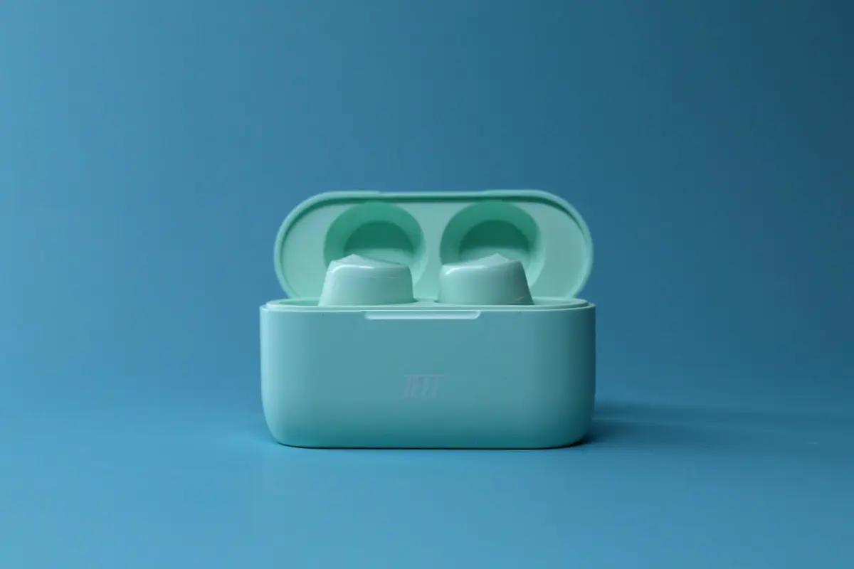 打破颜值局限jeetairbass蓝牙耳机用色彩装饰你的耳朵