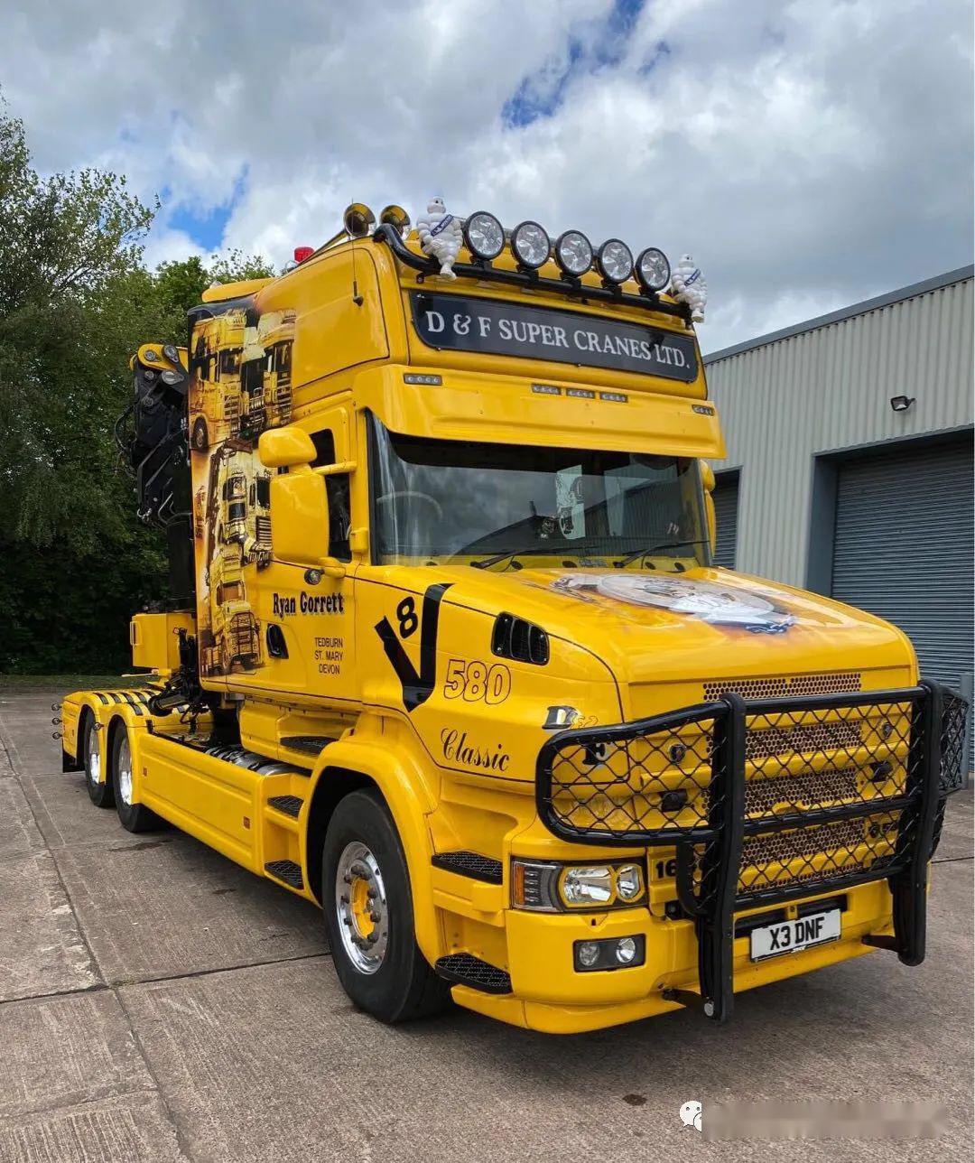 独臂大侠斯堪尼亚580t长头重卡随车吊