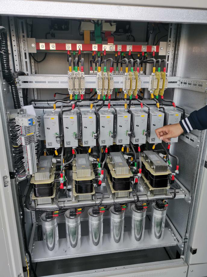 动态无功补偿装置在变电所无功补偿柜的改造运用