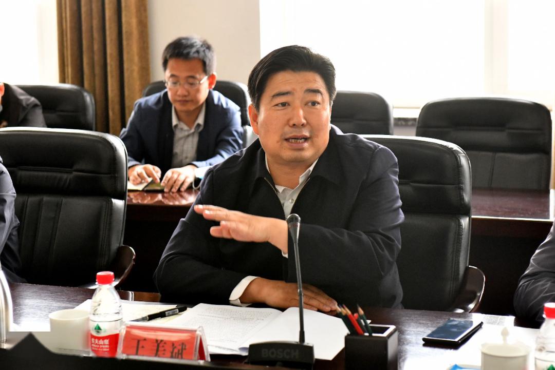 5月13日,包头市副市长王美斌带队到包钢(集团)调研生态环境保护工作