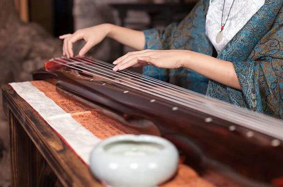 100首古琴曲告诉你——弹古琴的女人,到底有多迷人?_乐坊