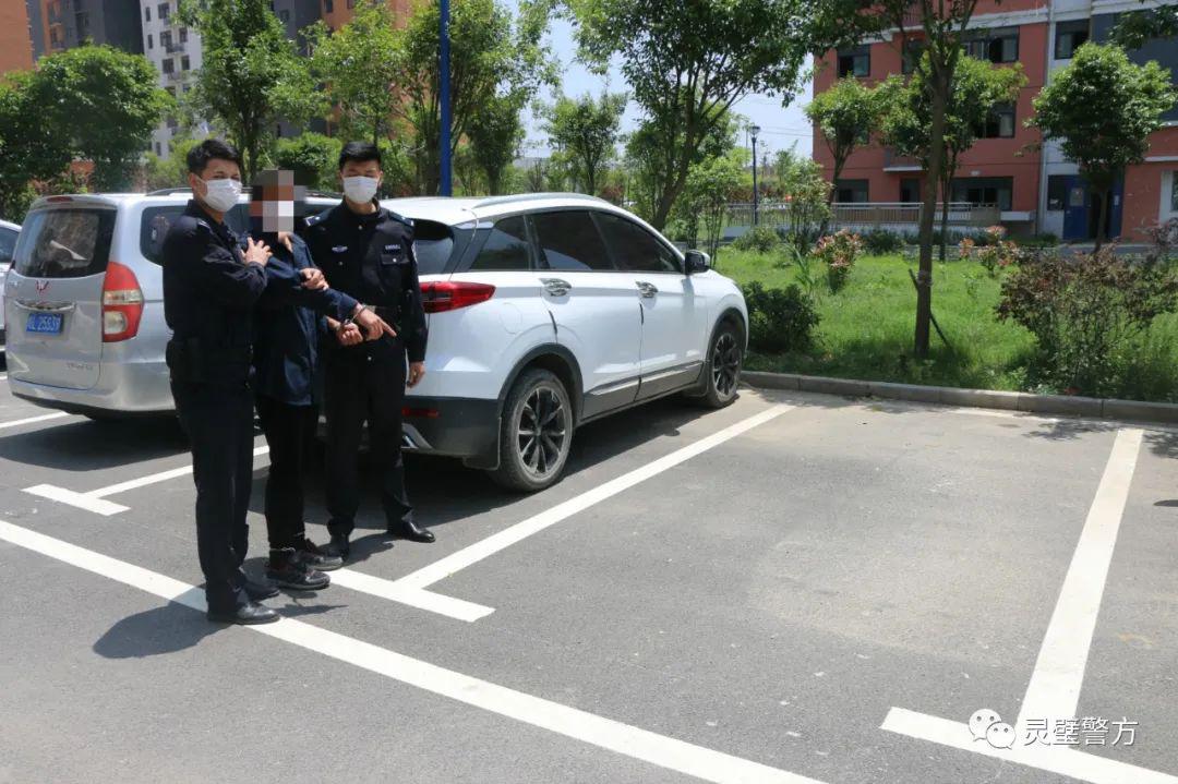 灵璧县某中学教职工宿舍大院突然来了多辆警车