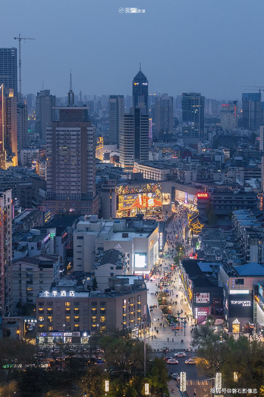 天黑了再出门,去记录城市里的生活夜景