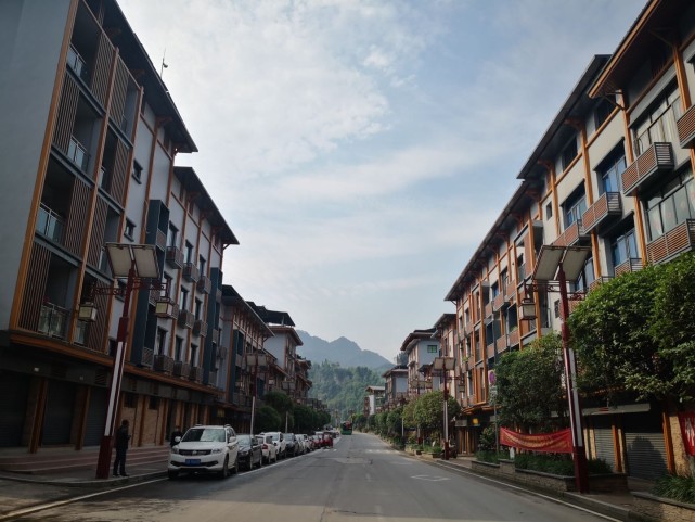 原创重庆巴南东温泉镇特色小镇建设扮靓街道群众纷纷点赞