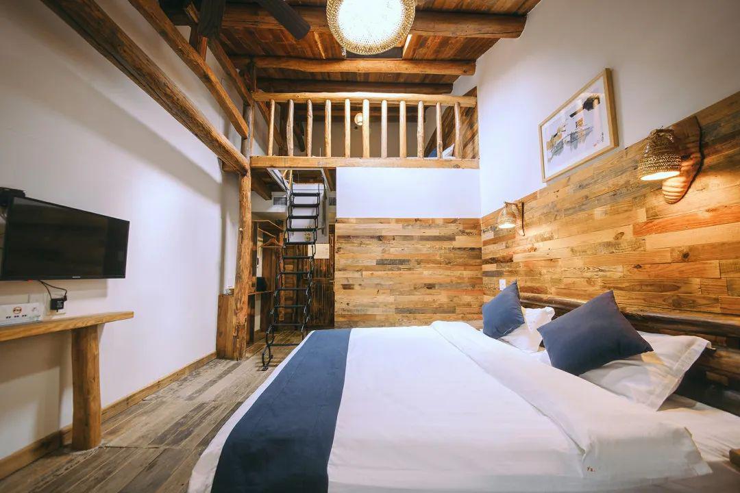 纯实木打造的山中小院莫干山瑶庄民宿客栈