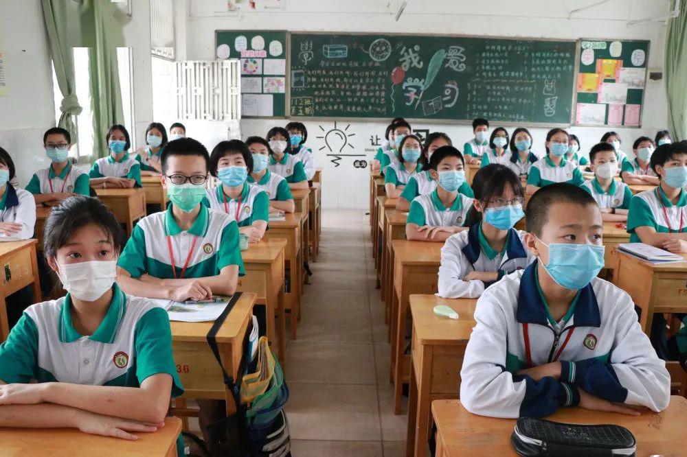 春暖花开,山河无恙——佛山三中初中部举行了"返校复学第一课"专题讲