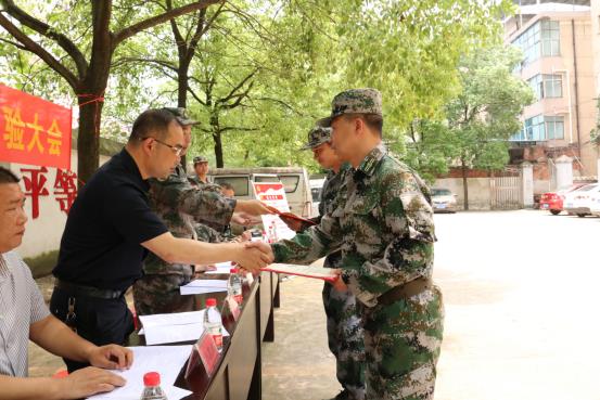 邵阳市北塔区状元洲街道召开基干民兵点验大会