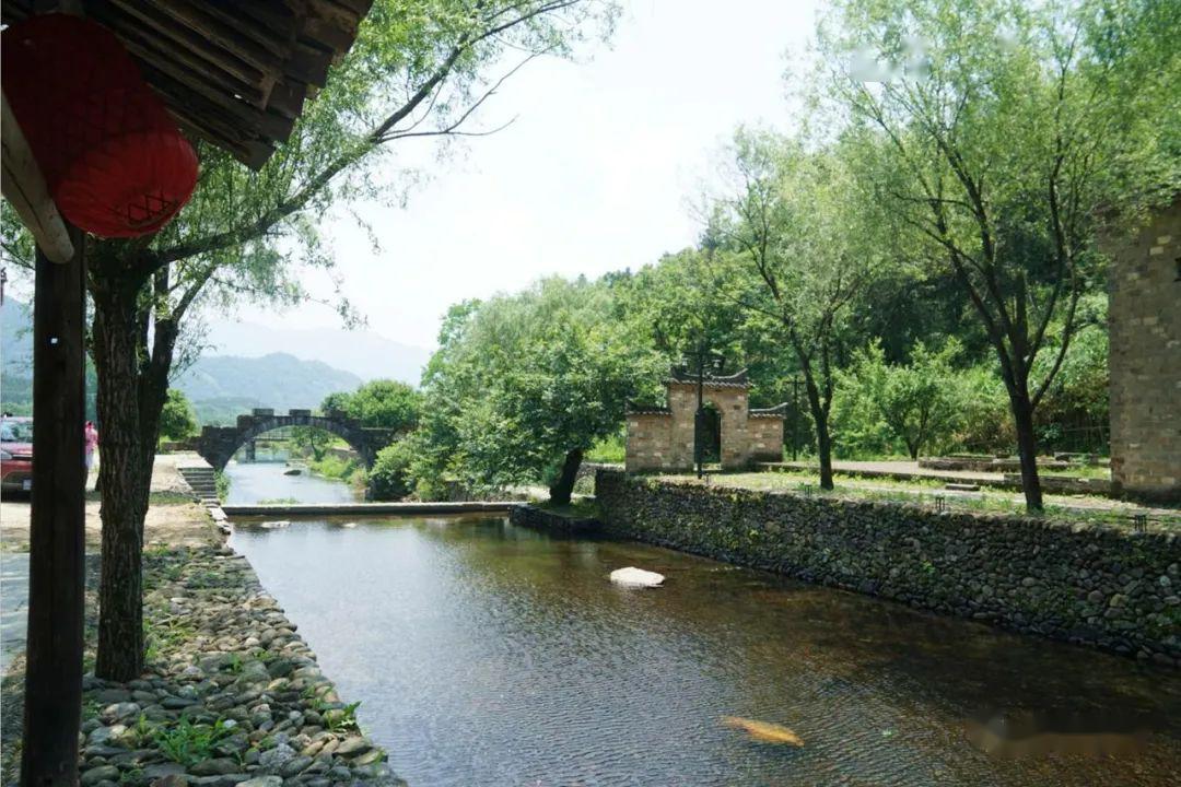 考察团一行先后来到瑶里镇东埠古街,麻仓景区,瑶里古镇,就瑶里镇旅游