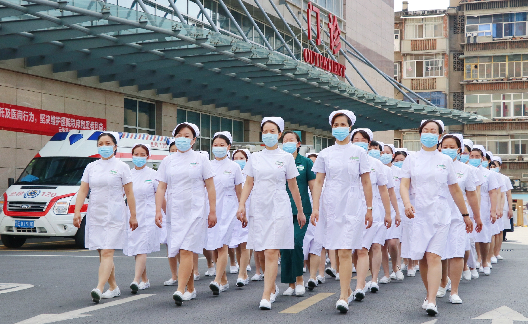 用大爱托起生命的方舟宜昌市第一人民医院护理团队战疫记