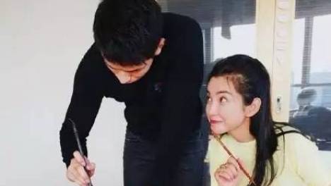 我能想到44岁女人最美的样子，大概就是李冰冰这样