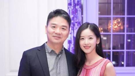 刘强东，你的奶茶妹妹才是活成邓文迪的人啊